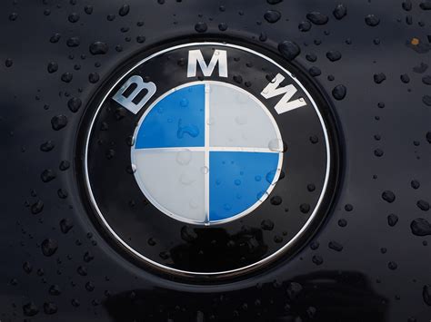 Bmw Logo : Bmw Logo And Some History Behind The Car Logomyway ...