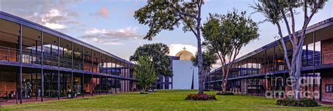 Panorama Of University St. Thomas Academic Campus - Montrose Houston ...