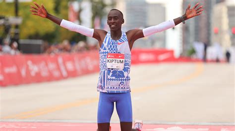 Kelvin Kiptum breaks a world record at the Chicago Marathon : NPR ...