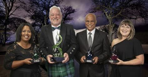 South African Wine Industry Pays Tribute To Its Flag Bearers