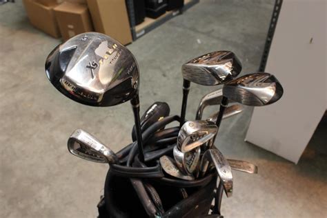 Golden Bear Golf Bag And 12 Golf Clubs: 15+ Pieces | Property Room