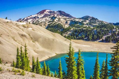 Hiking Moraine Lake Trail in Oregon—2 Spectacular Routes!