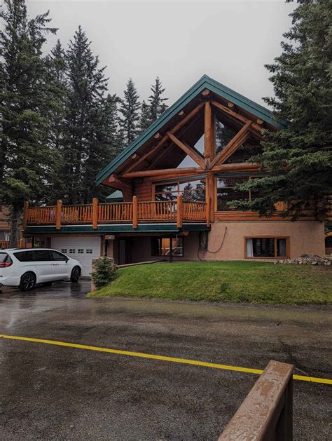 Overlander Mountain Lodge Jasper Review - The Touring Panda