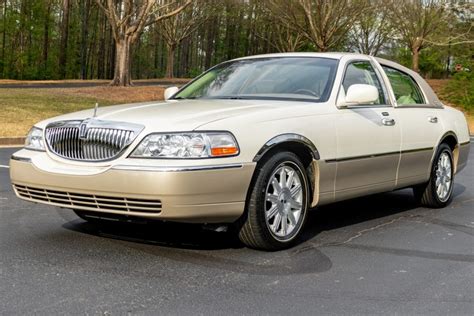 No Reserve: 35k-Mile 2007 Lincoln Town Car Signature Limited for sale on BaT Auctions - sold for ...