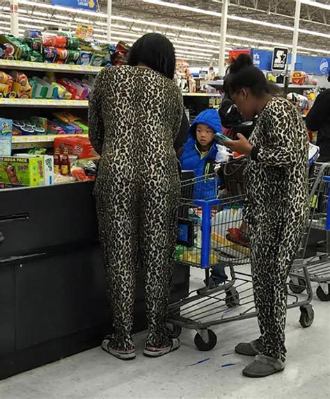 10 funny and strange photos of Customers shopping at Walmart - Small Joys