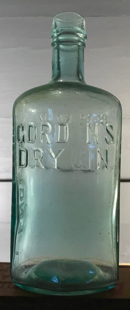 Gordon’s Dry Gin, London, England, Reg’d 610617 – Bay Bottles