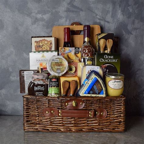 Deluxe Wine & Cheese Gift Basket - wine gift baskets - Canada delivery - USA delivery