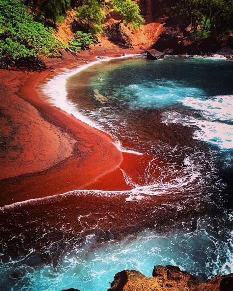 Maui - Red Sand beach is an amazing adventure. It's a short hike to get ...