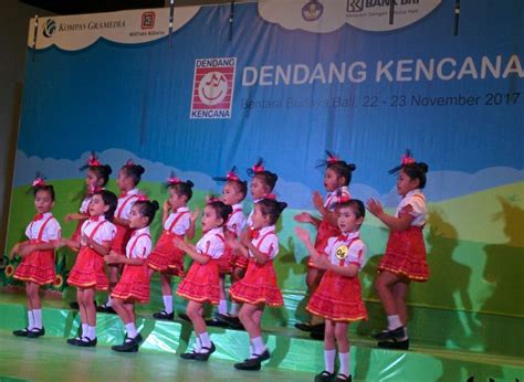 Kostum Paduan Suara Anak Tk