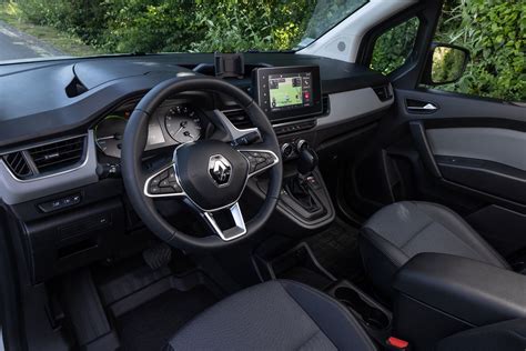 Renault Kangoo E-Tech van review (2023) | Parkers