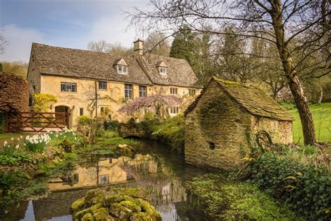 MIDSUMMER WOOD Bourton-on-the-Water, Gloucestershire, Cotswolds, UK. Bourton-on-the-Water luxury ...