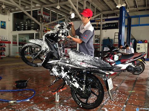 Ben Nâng Rửa Xe Máy và Honda | Honda, Xe máy, Ô tô