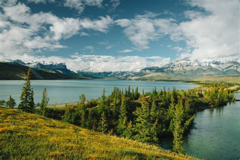 Jasper National Park - Talbot & Jasper Lake [2000 × 1335] (OC) : EarthPorn