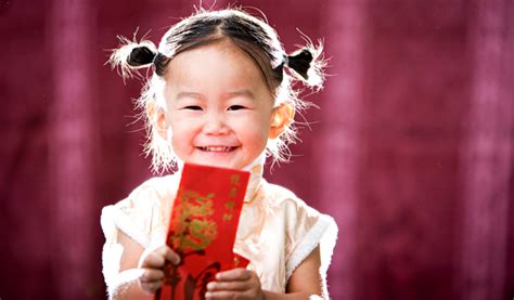 How to Give Red Envelopes at Chinese New Year | Chinese American Family