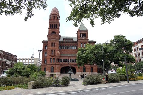 Cityscape: Bexar County Courthouse