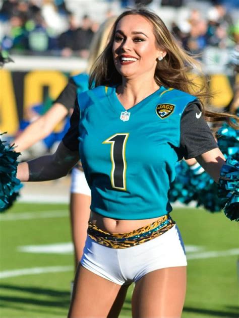 Pin by Jack Sharkey on Football cheerleaders | Hottest nfl cheerleaders ...