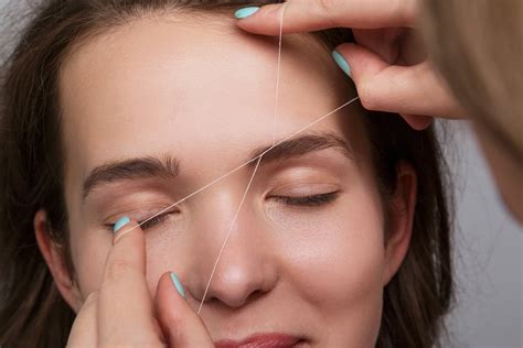 How To Thread Eyebrows With Floss – Step By Step