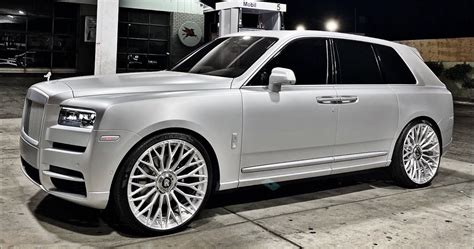 LA Shop Shows Off Clean Rolls-Royce Cullinan Wrapped In Frozen Silver - Flipboard