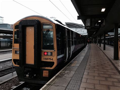 Metro train about to depart Platform 4 of Leeds station | Flickr
