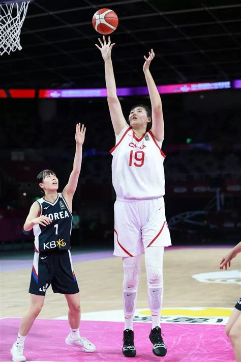 'The Great Tall of China' - Mighty 7ft 3in female basketball star, 17, set to rule Olympics ...