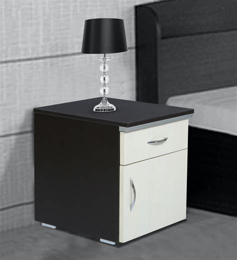 What Colour Bedside Tables With Grey Bed / What Colours Go With Oak ...