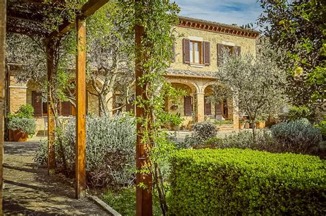 12 Best Airbnbs in Tuscany, Italy: Villas, Vineyard Rentals + More!