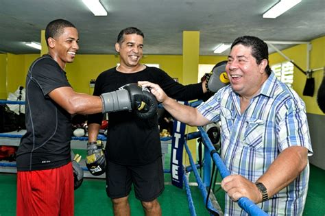 Boxing Great Wilfredo Gomez helps Verdejo train for August 10 - Top ...