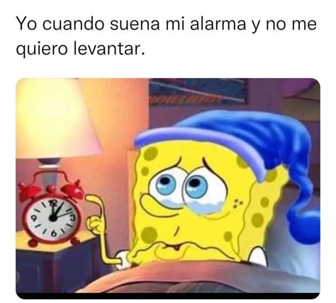 Yo cuando suena mi alarma y no me quiero levantar. - Memes