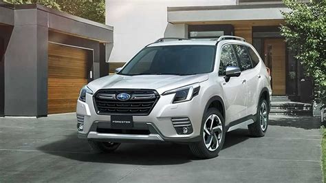 2024 Subaru Forester Premium White - Kaile Meagan