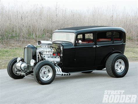 1932 Ford Sedan - Hot Rod Family Car - Street Rodder Magazine