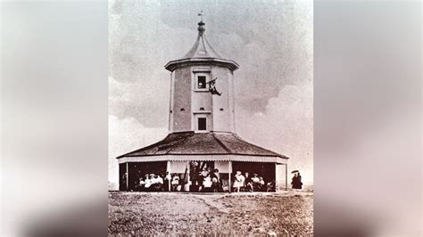 Harwich lighthouses celebrate 200th anniversary - BBC News