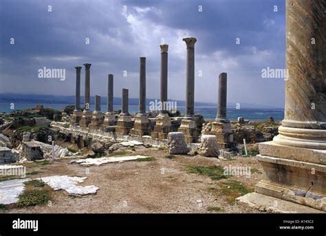 Roman ruins at Tyre Southern Lebanon Stock Photo - Alamy