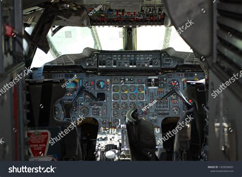 122 Concorde cockpit Images, Stock Photos & Vectors | Shutterstock