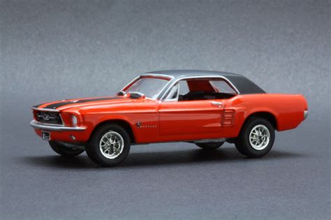 Diecast Hobbist: 1967 Ford Mustang Coupe "Ski Country Special Edition"