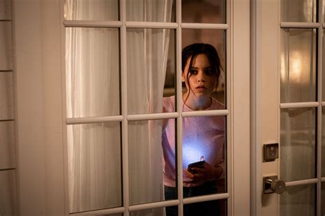 Scream 5: Jenna Ortega Reveals She Did THAT Scene with Roger L. Jackson on Set