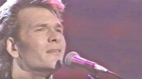 Patrick Swayze Sings 'Love Hurts' With Larry Gatlin At Roy Orbison Tribute In 1990