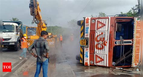 Thane: Traffic on Ghodbunder road partially hit after truck accident ...