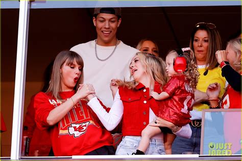 Taylor Swift & Brittany Mahomes Celebrate Chiefs Touchdown With Secret ...