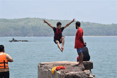 Gokarna Beach Trekking | ADVENTURESOME | cliff diving