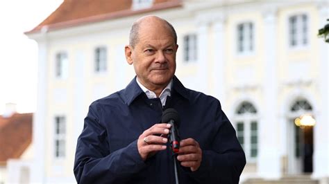 German Chancellor Olaf Scholz Falls, Bruises Face While Jogging