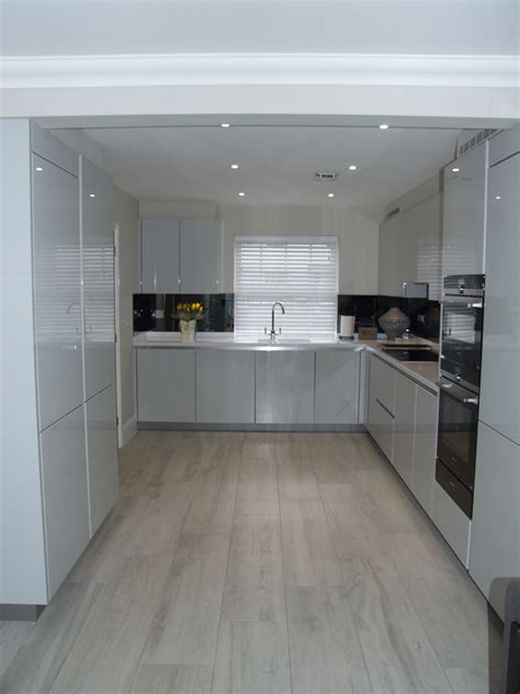 A beautifully bright and modern handleless kitchen in high gloss light ...