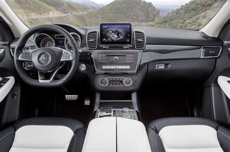 2016 Mercedes-Benz GLE Puts The M-Class Out To Pasture: Live Photos