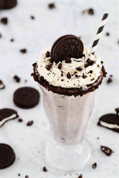 OREO Milkshake Recipe (Just 3 Ingredients!) | Recipe in 2021 | Oreo ...