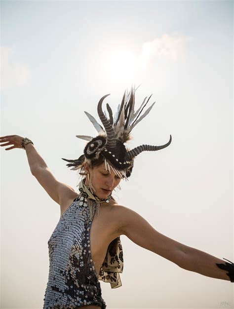 Winddancer | Looks, Carnaval, Festival