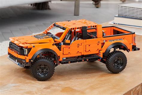 Scaled: LEGO Technic Ford F-150 Raptor - Speedizm