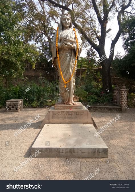 Statue Rani Ahilyabai Holkar Stock Photo 1305729943 | Shutterstock