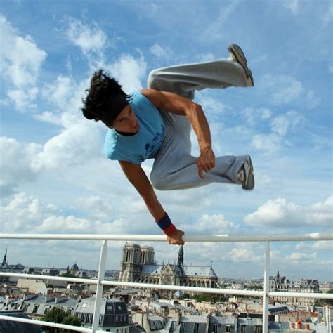 Laurent Piemontesi-Yamakasi | Parkour moves, Parkour, Dynamic poses