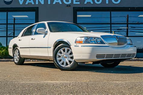 No Reserve: 14k-Mile 2007 Lincoln Town Car Signature Limited for sale on BaT Auctions - sold for ...