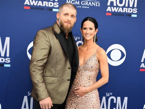 Country star Brantley Gilbert pauses concert as wife gives birth on ...