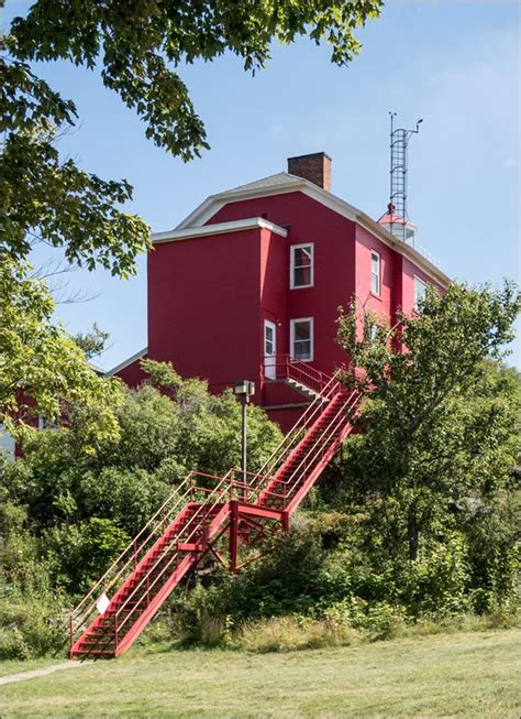 Marquette Harbor Lighthouse – PHILLIP L. BLOCK